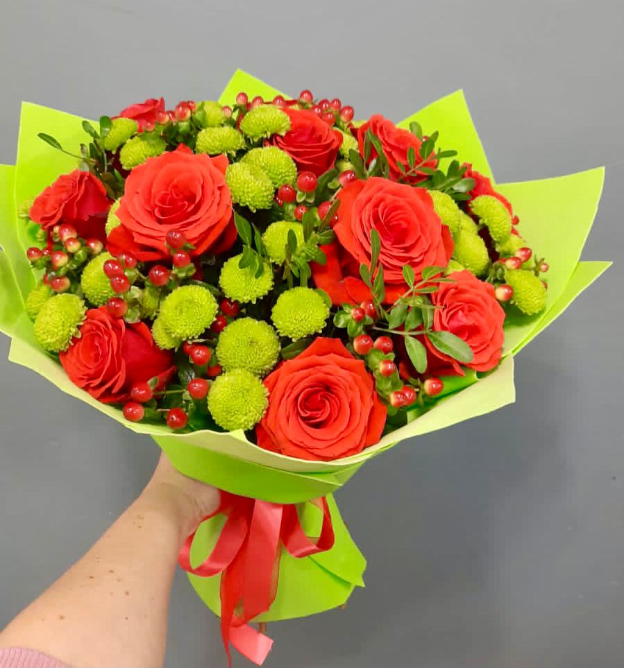 Букет цветов из: Хризантемы и Розы в Большая Вруда