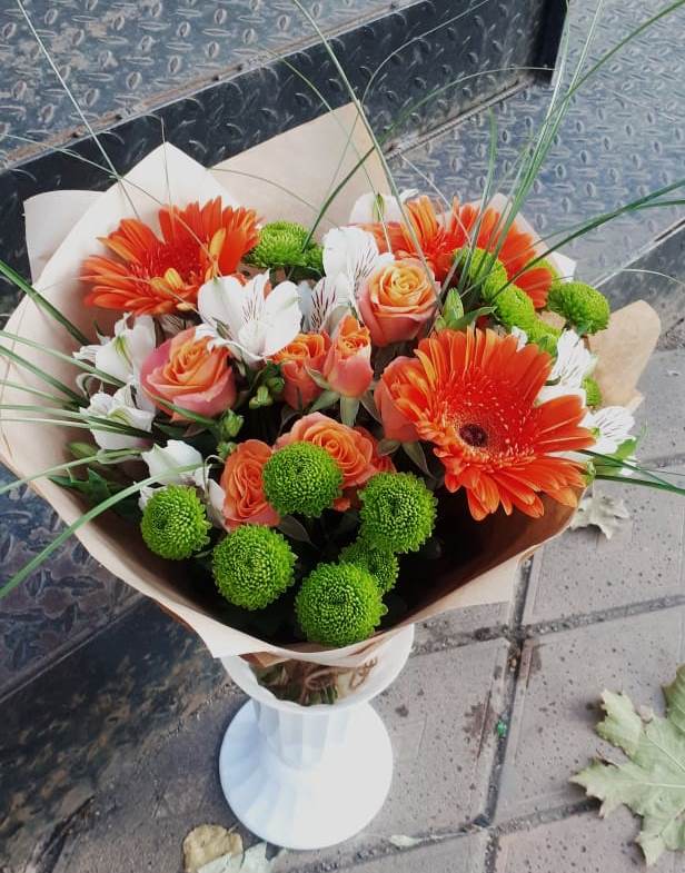 Букет цветов из: Герберы, Хризантемы, Альстромерии и Розы в Большая Вруда