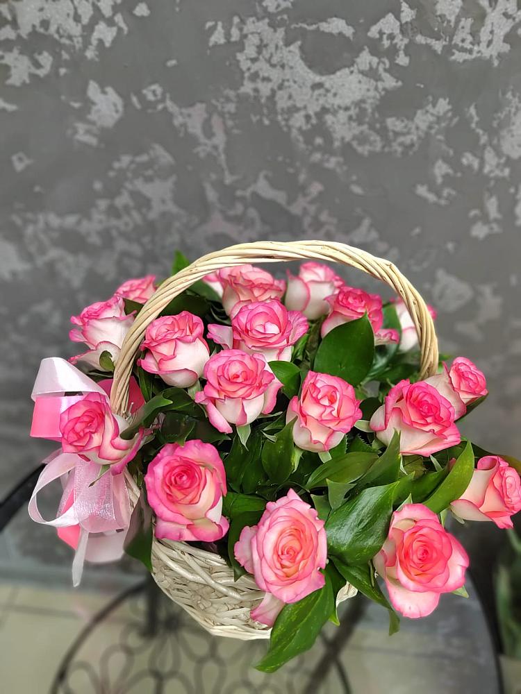 Цветочная композиция из Розы в корзине в Большая Вруда