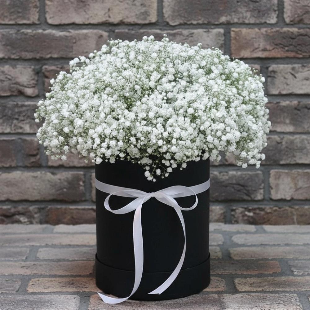 Цветочная композиция из Гипсофила в шляпной коробке в Большая Вруда