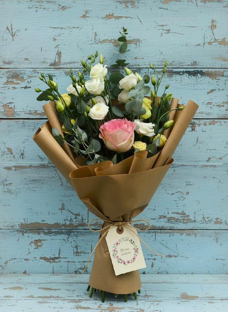 Букет цветов из: Розы и Лизиантусы в Большая Вруда