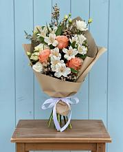 Букет цветов из:  Альстромерии, Лизиантусы, Розы и Хризантемы в Большая Вруда