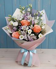 Букет цветов из:  Лизиантусы, Розы, Альстромерии и Гипсофила в Большая Вруда