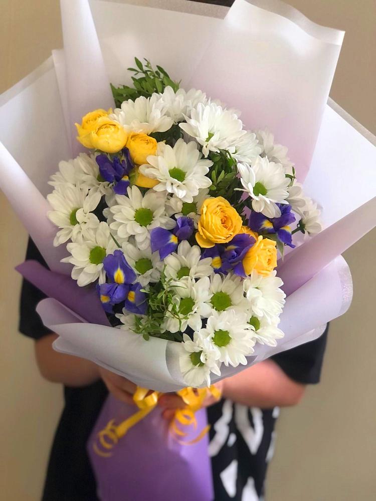 Букет цветов из: Ирисы, Хризантемы и Розы в Большая Вруда