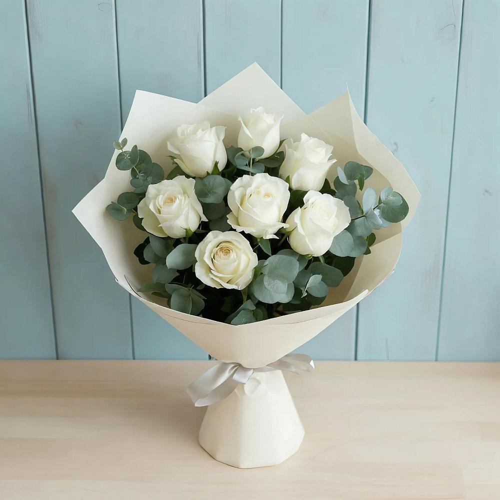 Букет Белые розы в Эвкалипте в Большая Вруда