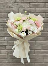 Букет цветов из:  Гвоздики, Розы, Лизиантусы и Хризантемы в Большая Вруда