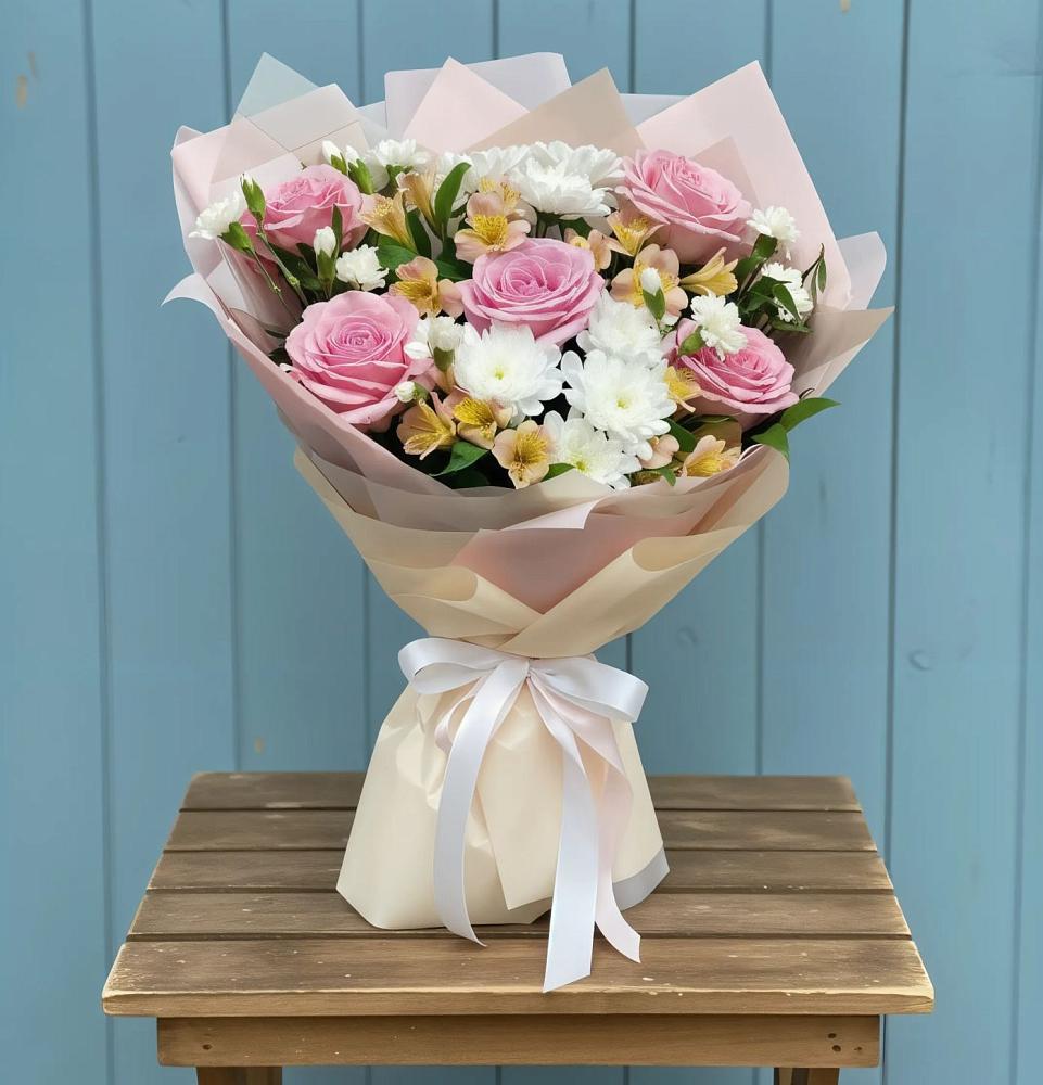 Букет цветов из: Гвоздики, Орхидеи и Розы в Большая Вруда