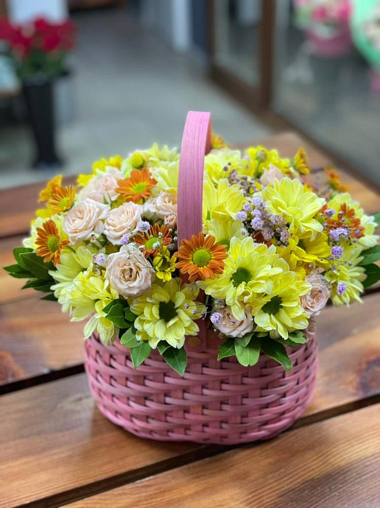 Цветочная композиция из Хризантемы и Розы в корзине в Большая Вруда