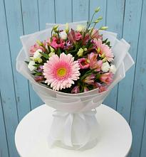 Букет цветов из:  Герберы, Альстромерии и Лизиантусы в Большая Вруда