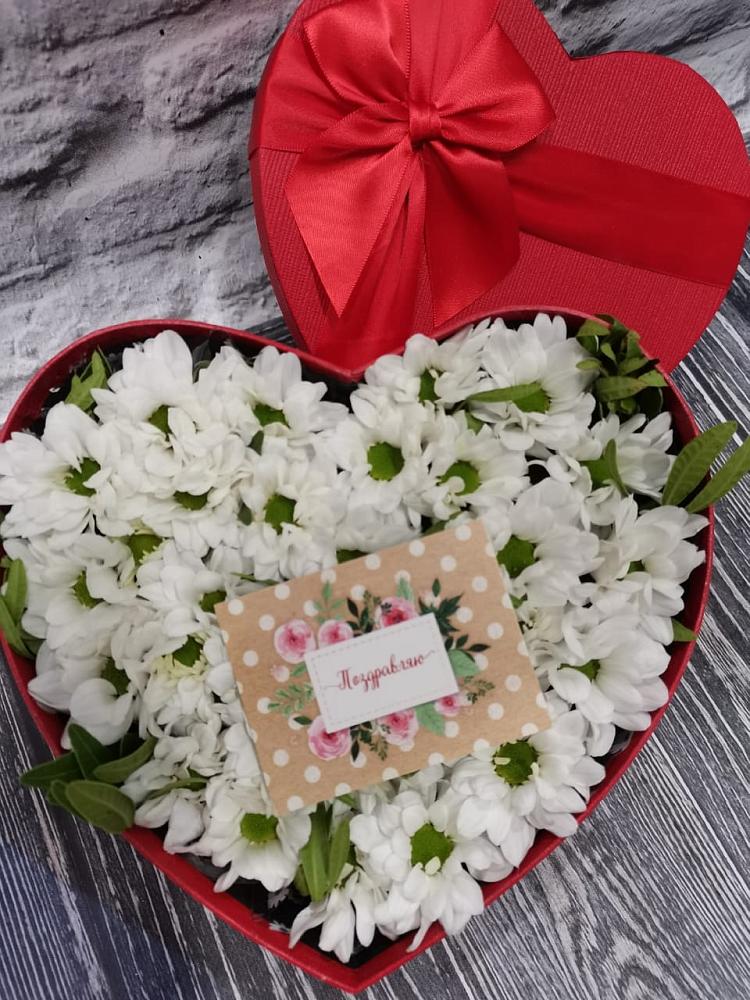 Цветочная композиция из Хризантемы в виде сердца в Большая Вруда