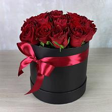 Цветочная композиция из Розы в шляпной коробке в Большая Вруда