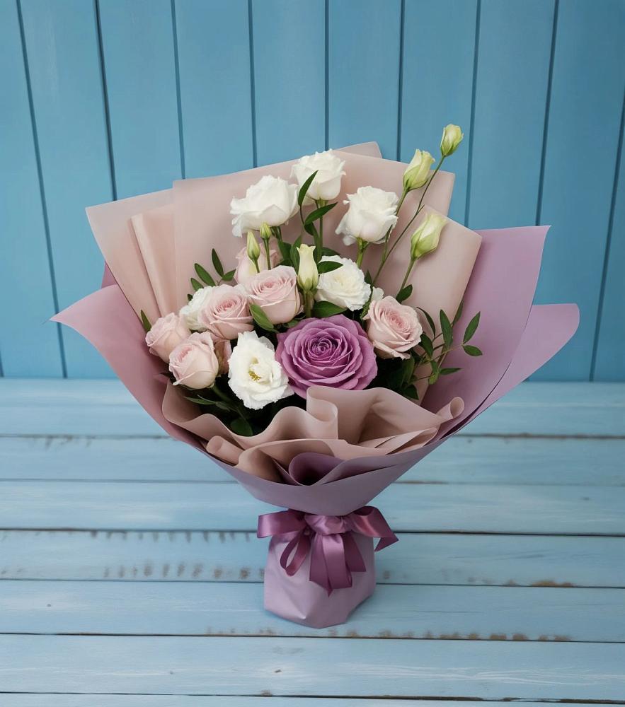 Букет цветов из: Розы и Лизиантусы в Большая Вруда